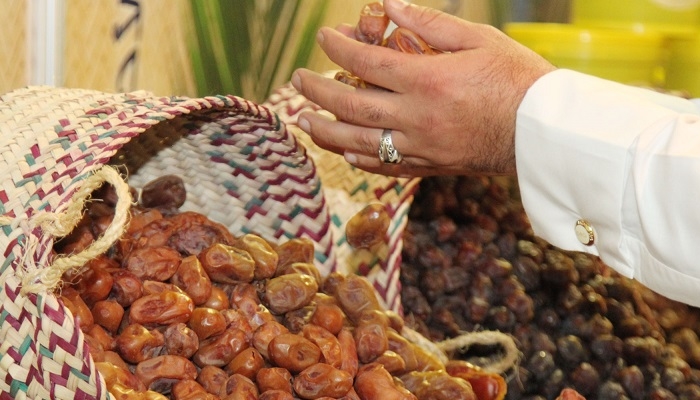 موريتانيا تتسلم 530 طنا من التمور من السعودية 