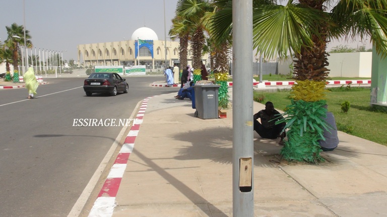 أمام قصر المؤتمرات اليوم 