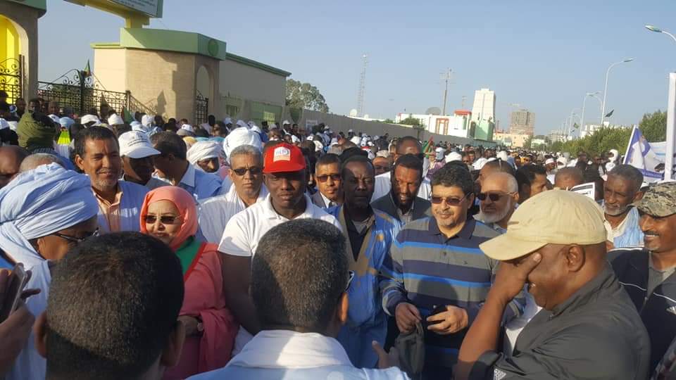 وزير الثقافة خلال المسيرة