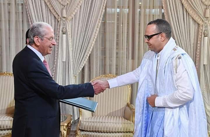 الدمان محمد همر سفير موريتانيا بتونس لدى تسليم أوراق اعتماده للرئيس التونسي محمد الناصر