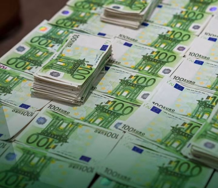 تفكيك شبكة تنشط في بيع العملات الأجنبية المزورة