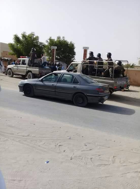 الحرس لحظة اعتقال الشباب 