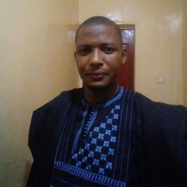 الأستاذ عمر مولود أحمد