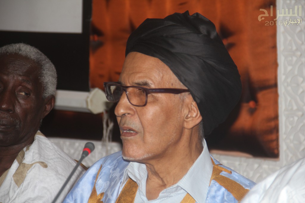 أحمد ولد داداه خلال المؤتمر الصحفي