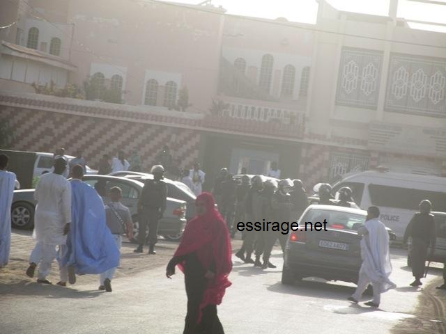 خلال تفريق المشاركين في المسيرة