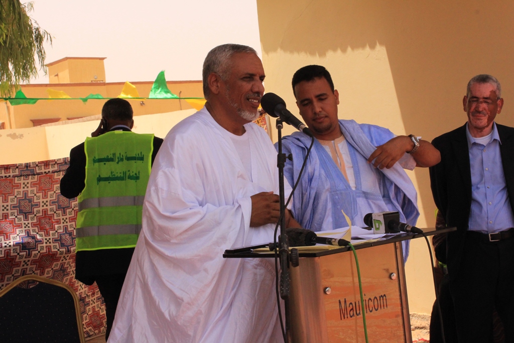 العمدة السابق خلال تكريمه 