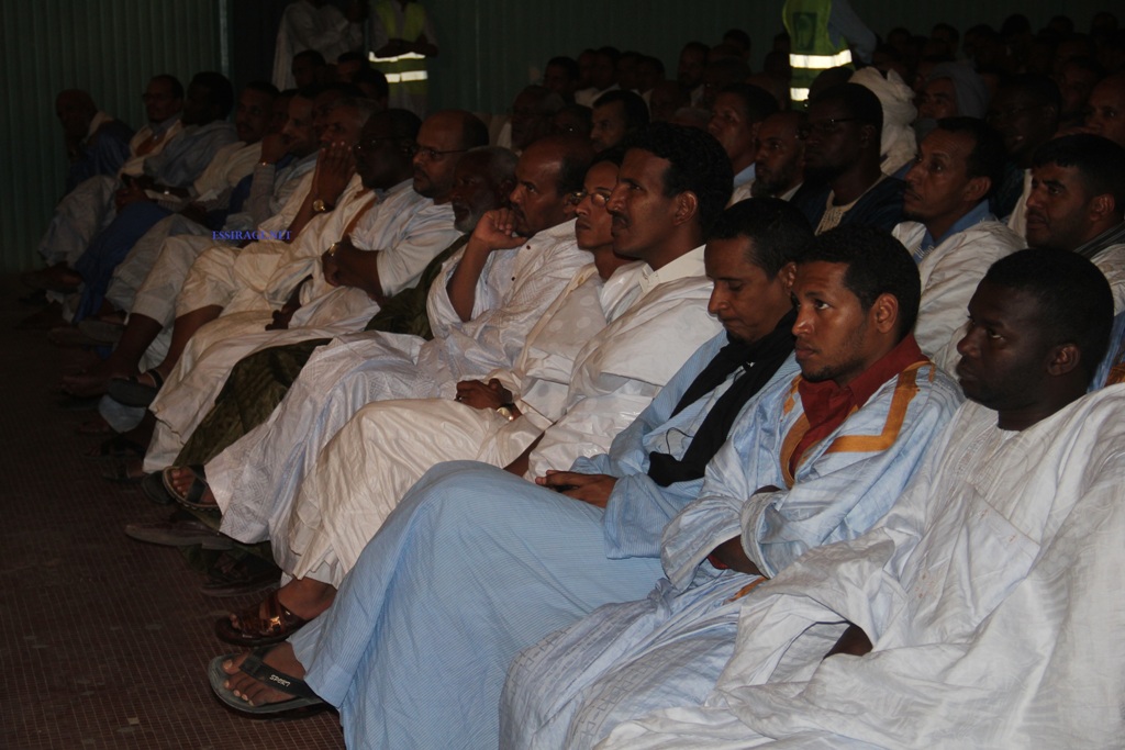 صورة من الضيوف وقادة الحزب 