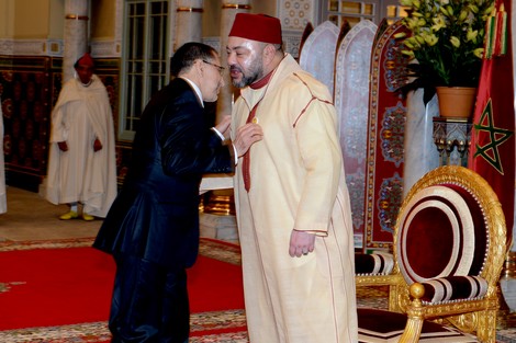 صورة الملك ورئيس الحكومة الجديد