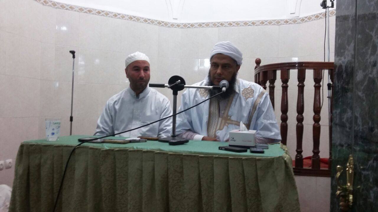 أثناء محاضرة طلب العلم في مسجد الجهاد