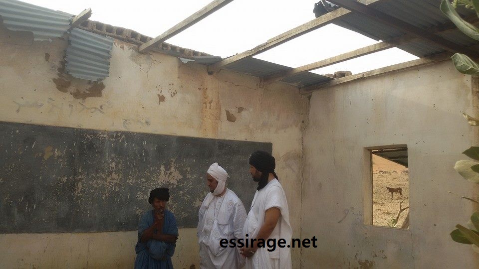 الوفد في بقايا إحدي المدارس