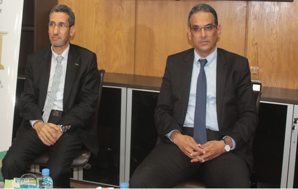 الوزير والمحافظ خلال المؤتمر الصحفي 
