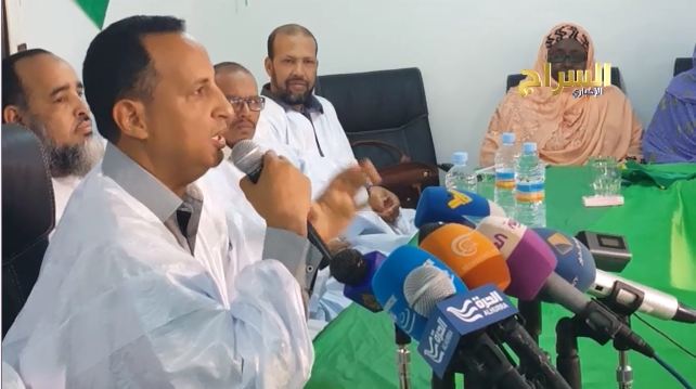 ولد غده خلال حديثه 