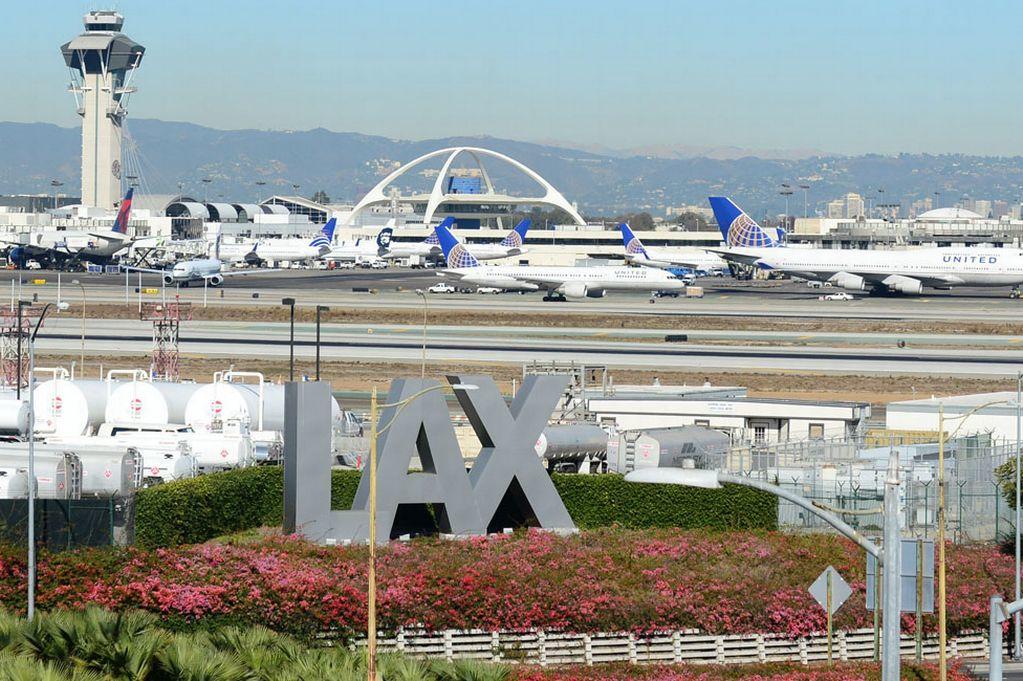 إغلاق جزئي لمطار لوس أنجلوس بسبب احتمال وقوع إطلاق نار   