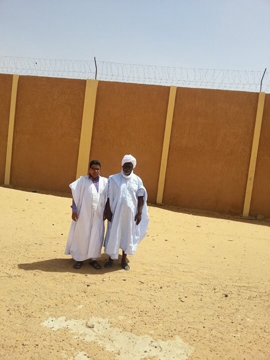 بوبكر ولد مسعود ونائبه أحمدو ولد الوديعة امام سجن ألاك
