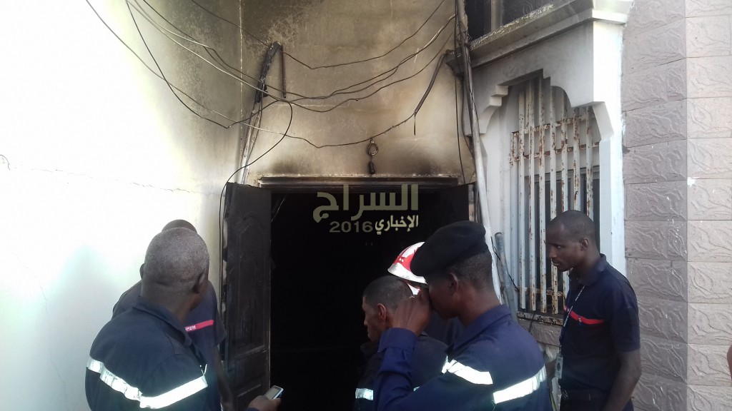 " فرق الإطفاء داخل المقر "