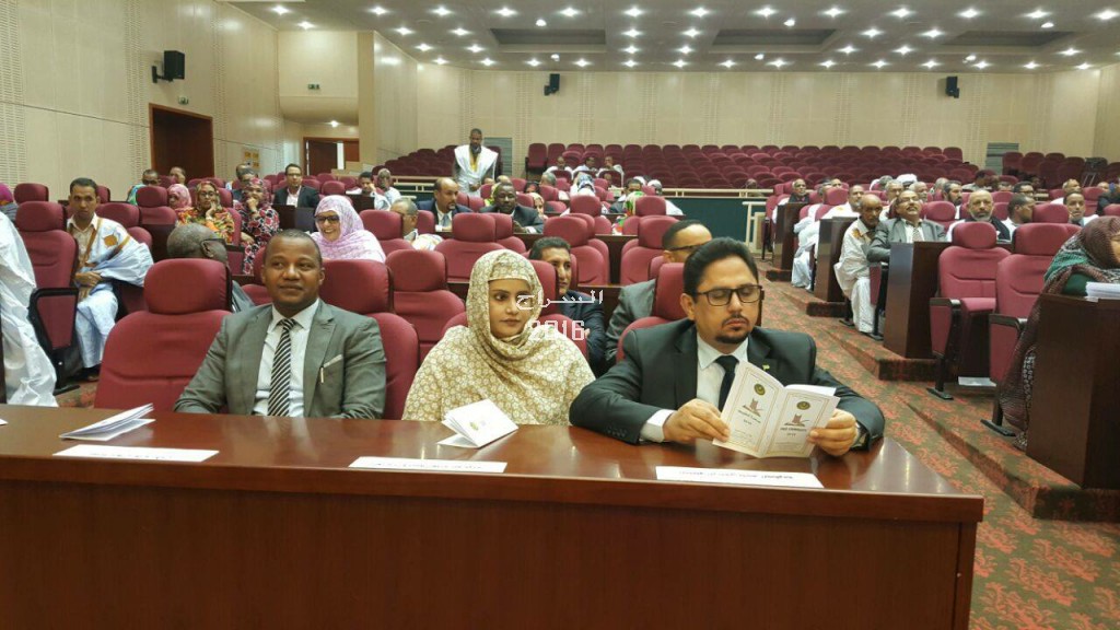 " وزير الثقافة والأمينة العامة للحكومة ومدير مكتب لوزير الأول "