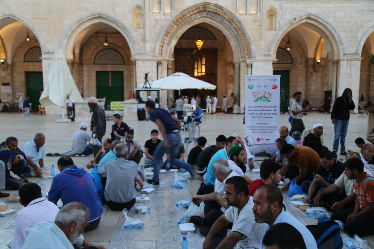 صورة من الإفطار فى الأقصى 
