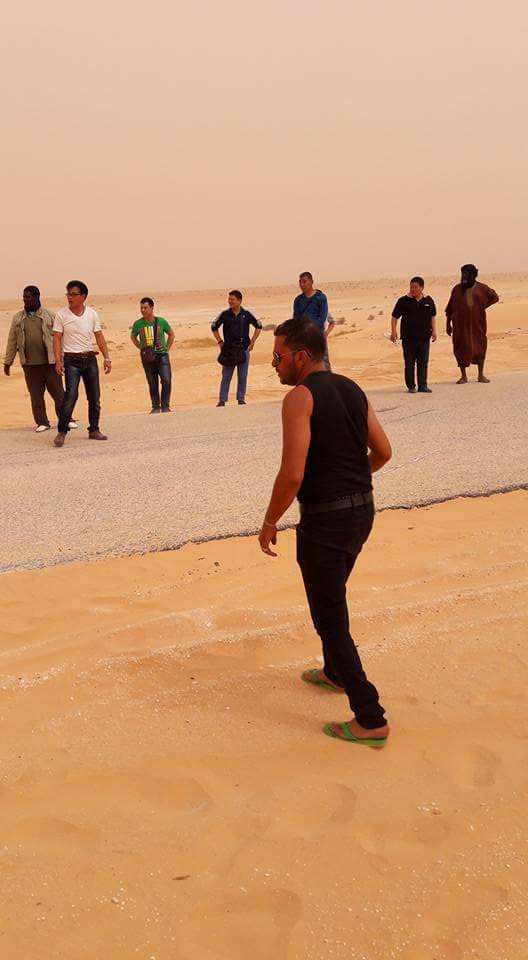 " بعض المواطنين على الطريق "