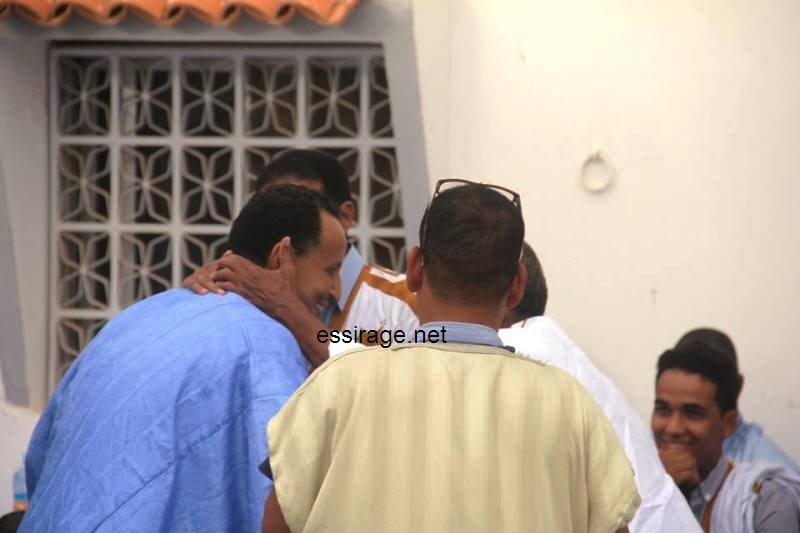 ولد الواقف وولد مولود يعانقان ولد غده