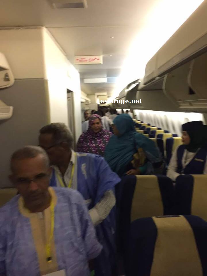 لحظة صعود الطائرة 