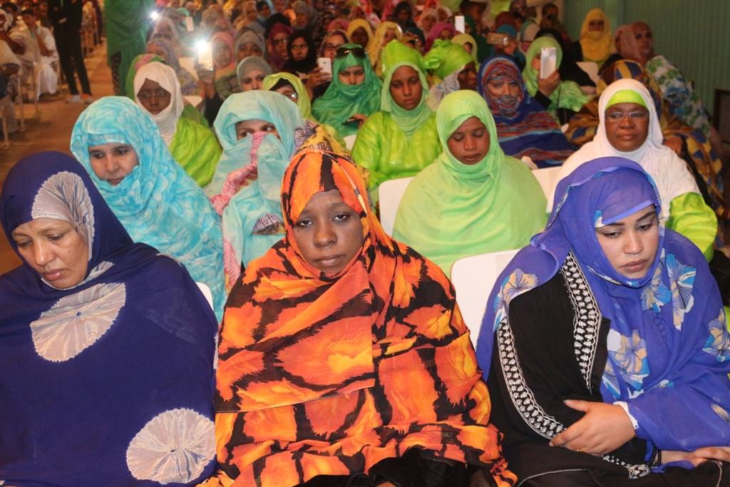 " جانب م الحضور النسوي "