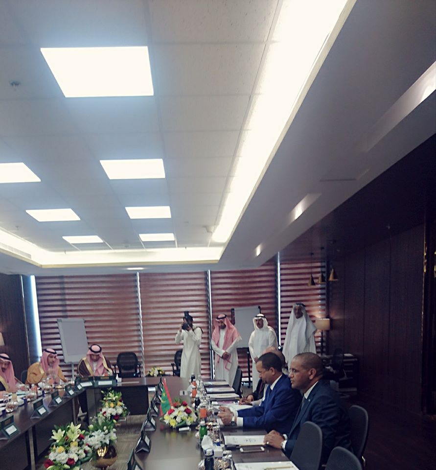 " صورة من الاجتماع "