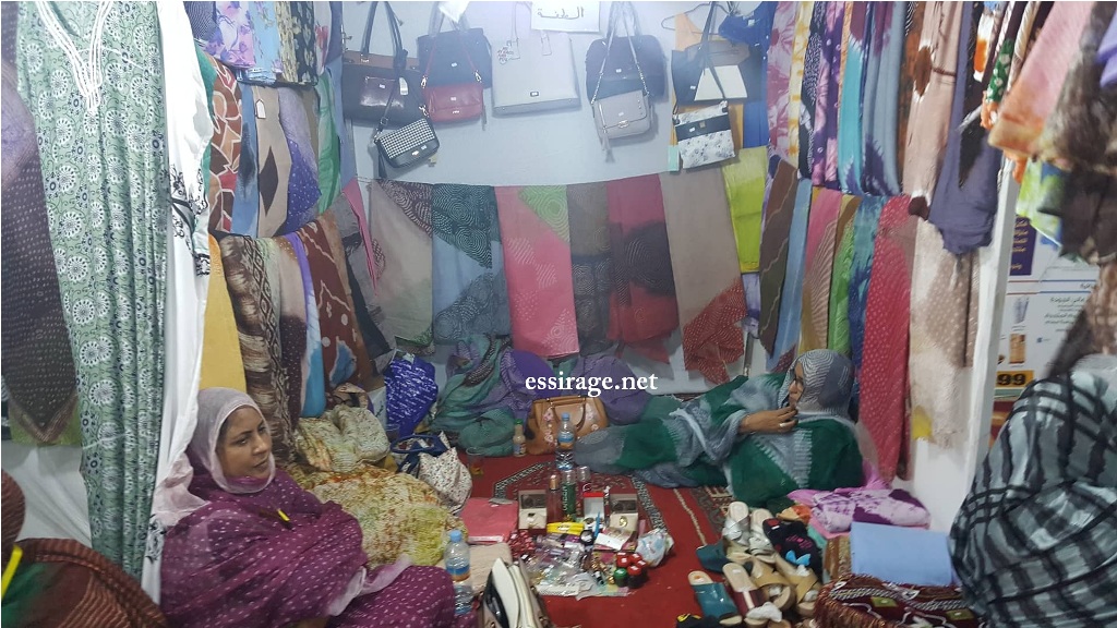 " الملحفة حاضرة فى المعرض "