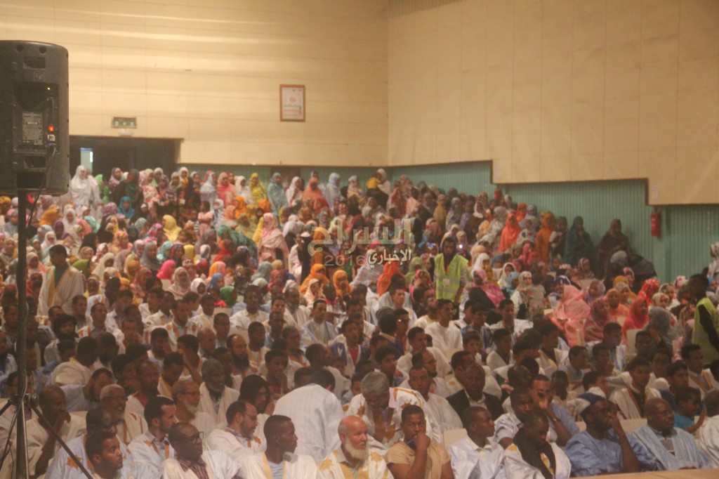 " الجمهور حاضر بكثرة "