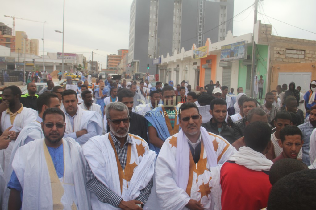 "نواب وسياسيون خلال الوقفة "