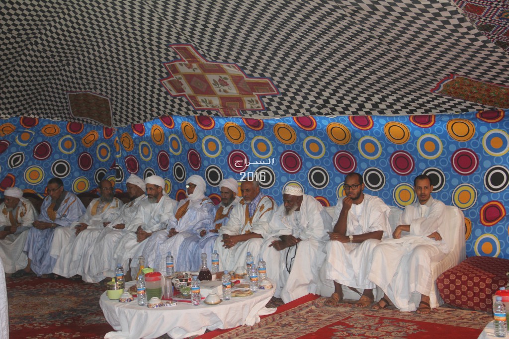 بعض المشاييخ والفقهاء من بينهم المقرئ شيخن سيدي الحاج ومحفوظ ولد الوالد مفتي القاعدة سابقا والإمام محمدن ولد المختار الحسن والوزير السابق أ؛مد فال ولد صالح 