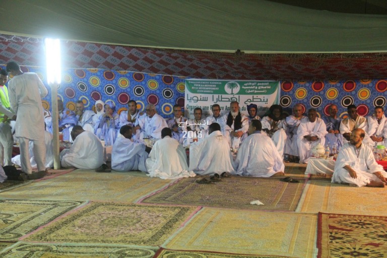 جانب من الحضور السياسي خلال الإفطار 