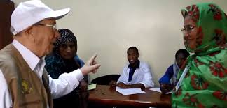 السبسي خلال إشرافه على الانتخابات فى موريتانيا 