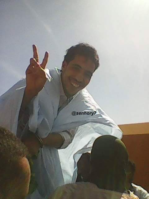 صورة الشيخ باي لحظة مغادرته السجن