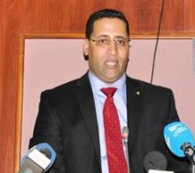 وزير المالية الموريتاني المختار ولد أجاي خلال رده على النائب البرلماني الدان ولد أحمد (وم أ)