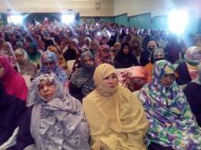 الرئيسة خلال الندوة صباح اليوم 