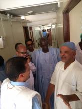 رئيس المنتدي مع بعض الأطباء