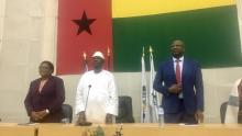 سيبريانو كاساما - في الوسط - رئيس الجمعية الوطنية المنصب رئيسا في غينيا بيساو