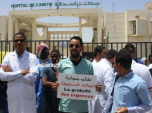 بعض الأطباء خلال الوقفة اليوم